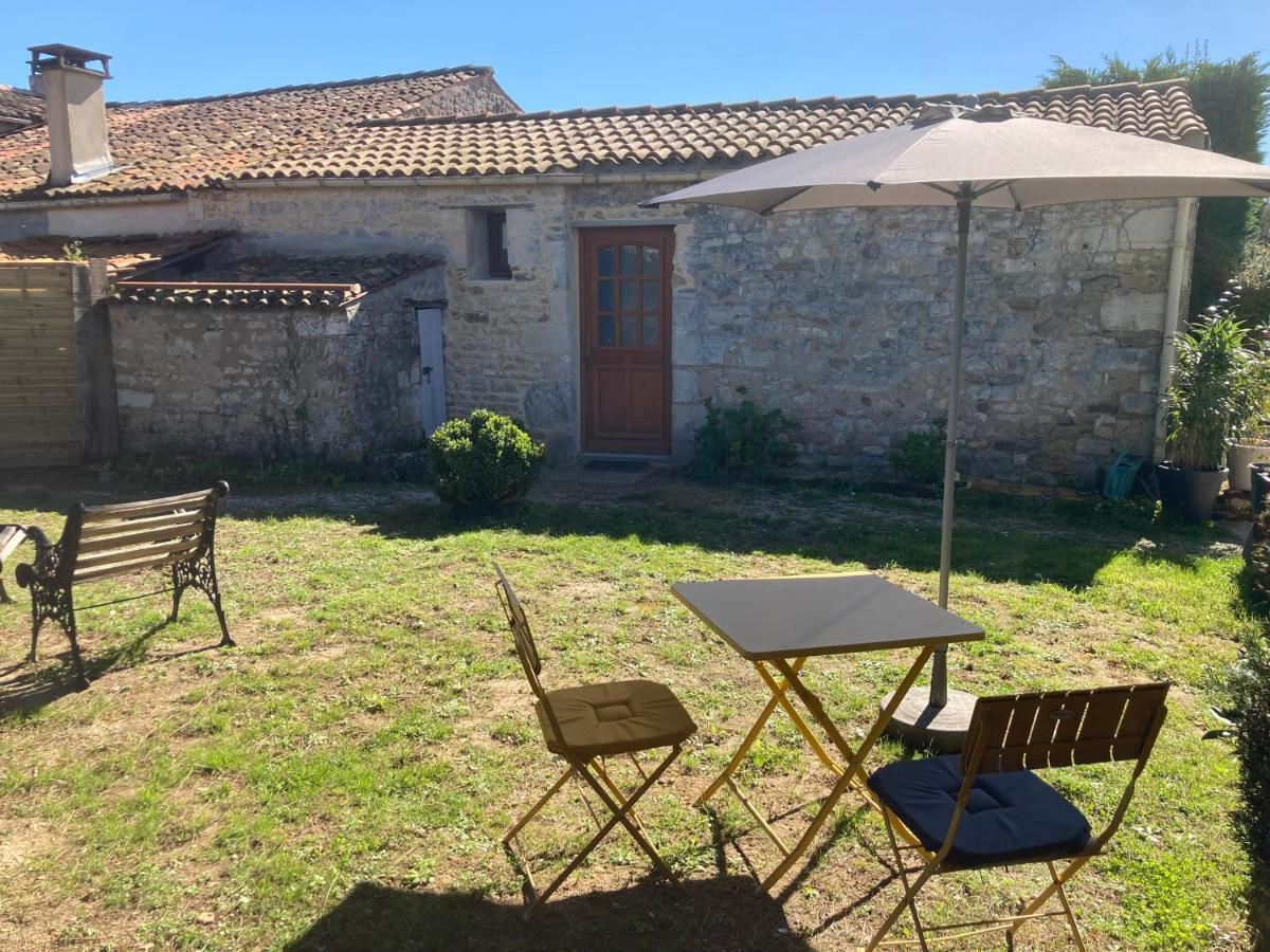 Chambre D'Hotes Les Roches Corme-Royal Luaran gambar