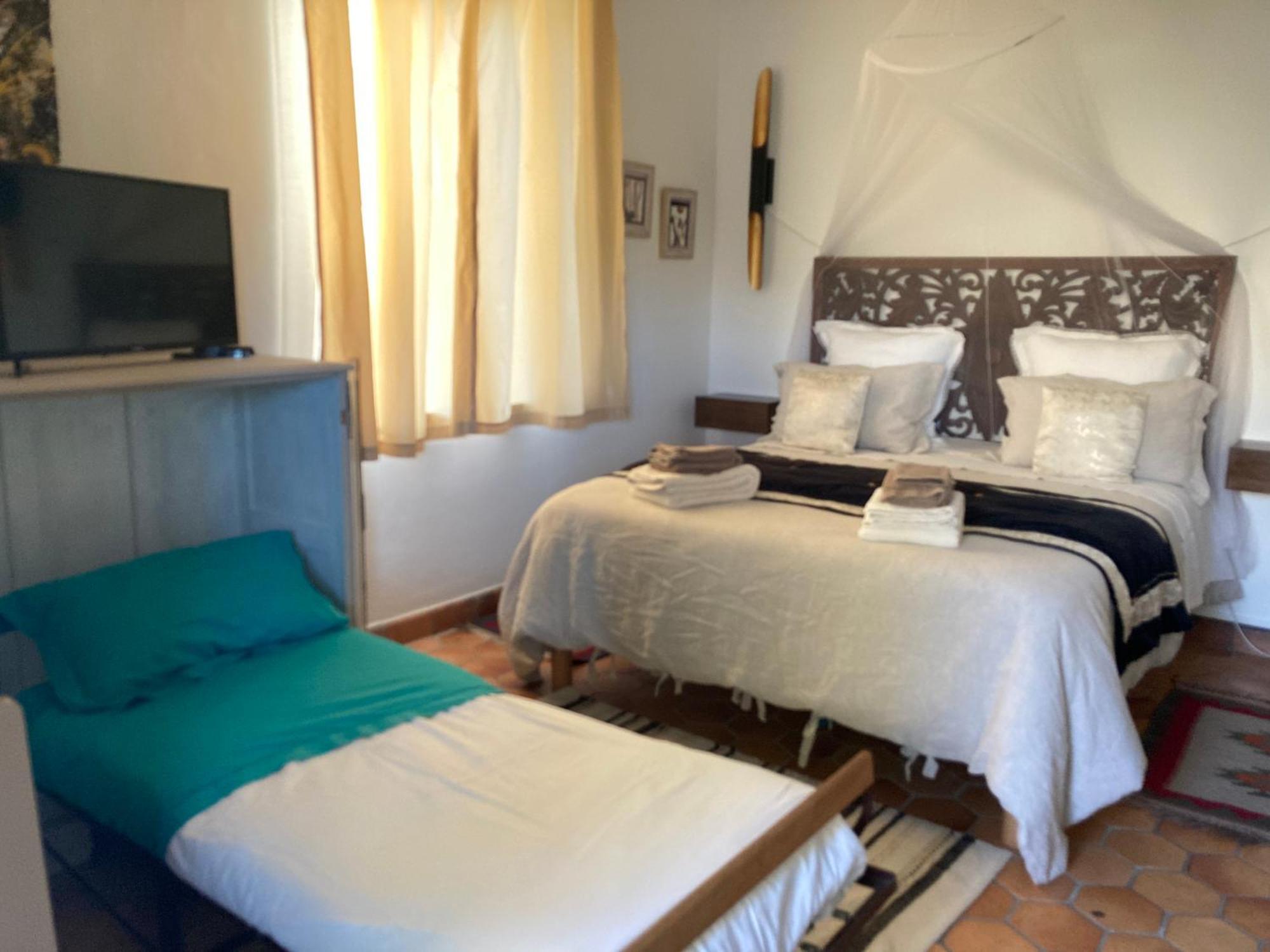 Chambre D'Hotes Les Roches Corme-Royal Luaran gambar