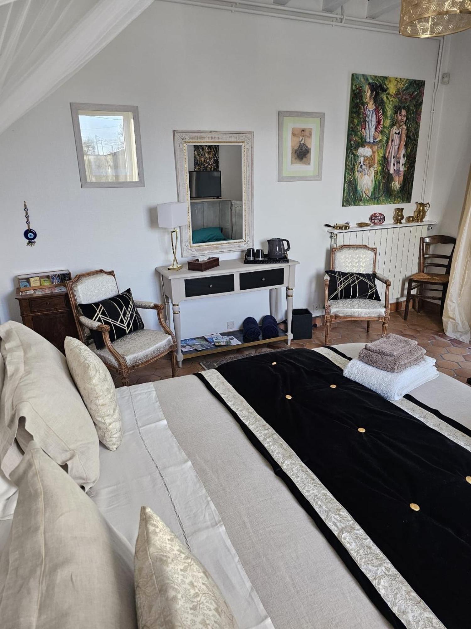 Chambre D'Hotes Les Roches Corme-Royal Luaran gambar